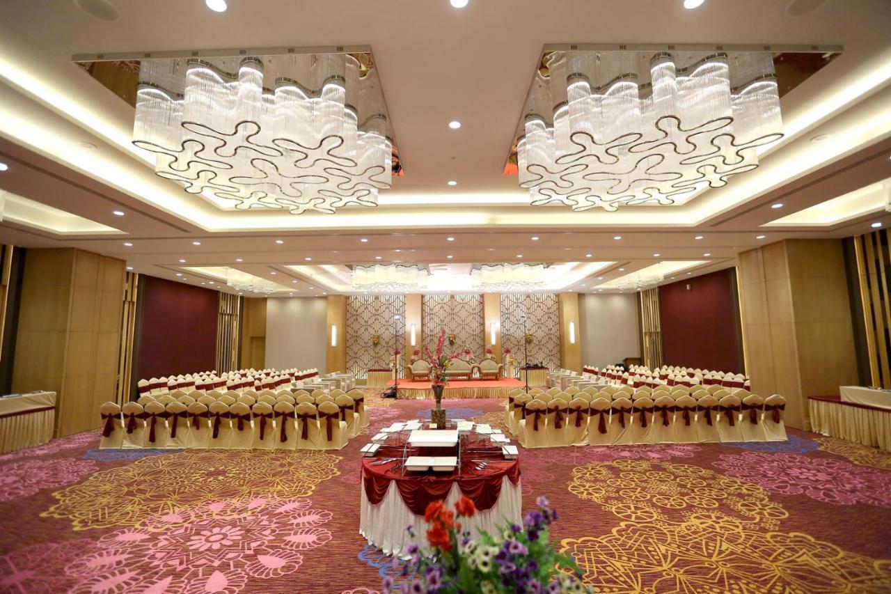 The Imperial Palace Rajkot Exterior photo