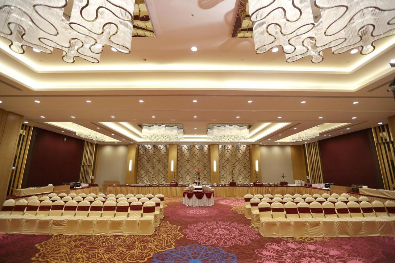 The Imperial Palace Rajkot Exterior photo